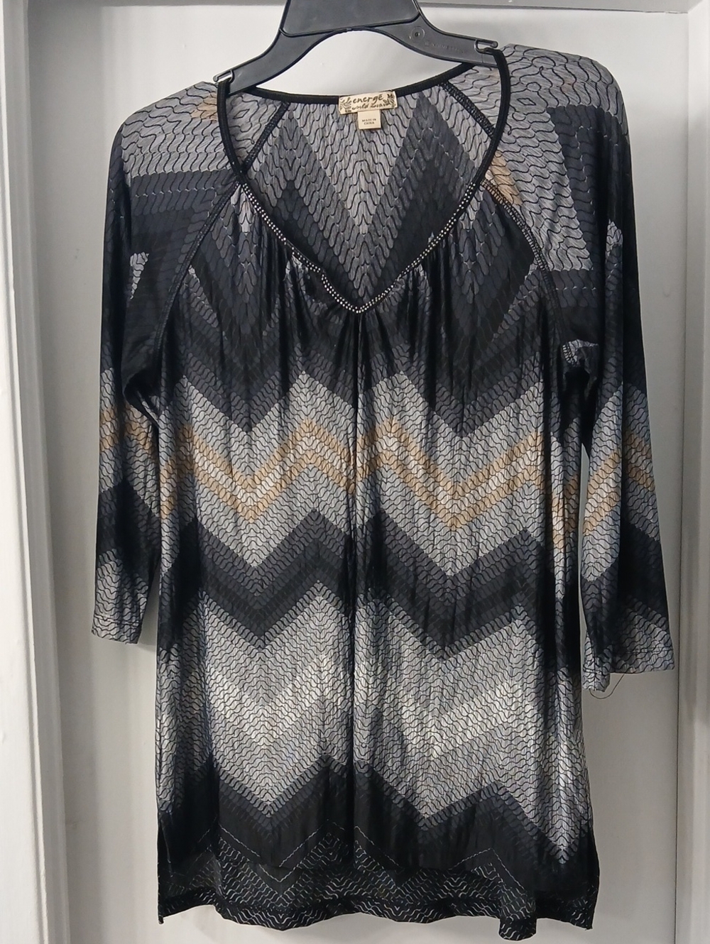 Women's Chevron V-Neck Tunic with Metallic Accent - Black & Gray